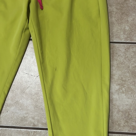 Figs Zamora Joggers Scrub Bottoms Limeade Size Large - Picture 8 of 9